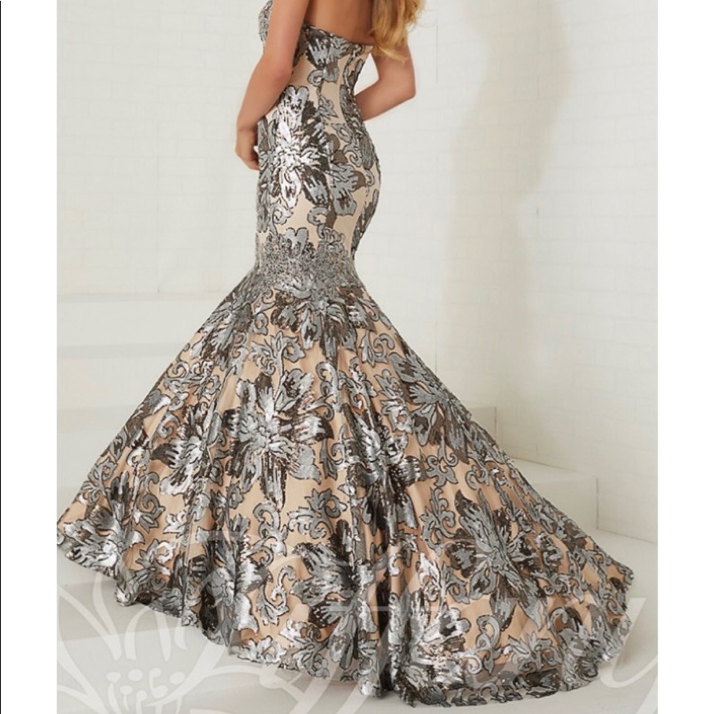 Prom dress - Picture 5 of 5